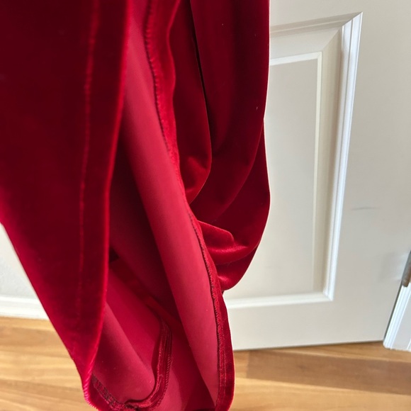 JS Boutique maxi length deep red velvet prom/formal dress. Beaded on front. 14 - Picture 4 of 14